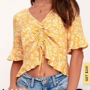 LULU’S MUSTARD FLORAL TOP